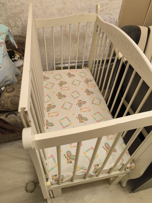 Кроватка детская с укачиванием
