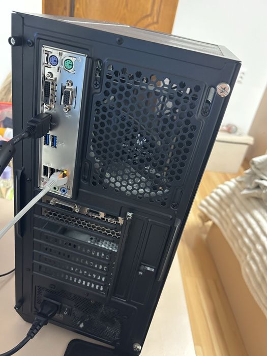 Геймърски компютър RTX 3050 / i5-10400 / 16GB RAM / 250GB SSD +2TB HDD