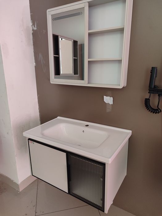 Раковина  висячей тумбой и с шкаф зеркалом комплект