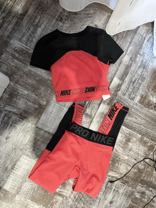Нов комплект Nike pro  XS