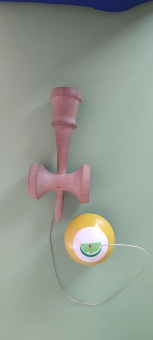 Kendama din lemn – clasică, în stare excelentă