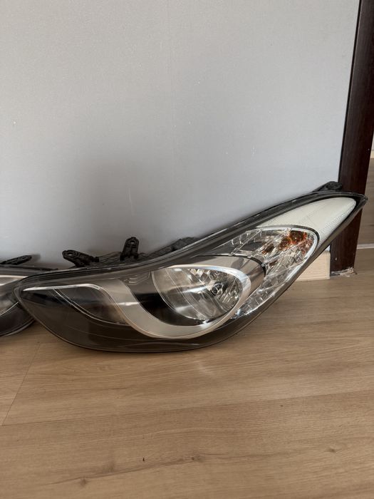 Фары на Hyundai Elantra