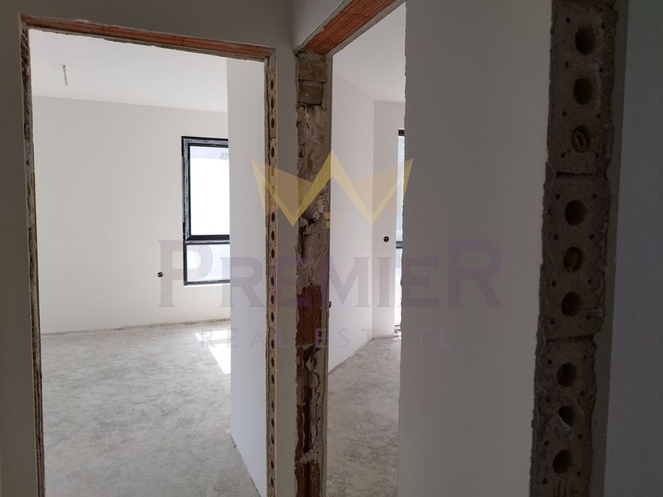 Продава се Тристаен апартамент в Варна, Виница - 85 кв.м за 2011 €/кв.м - Снимка #9