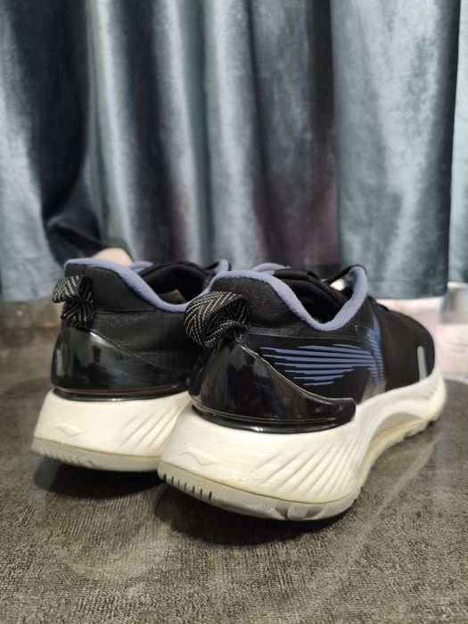 Продам оригинальные кроссовки Lining Shadow Essential