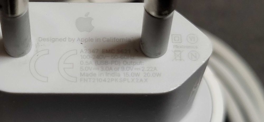 Apple 15W incarcator 5V-3A si 9V-2.22A+cablu fuctional original