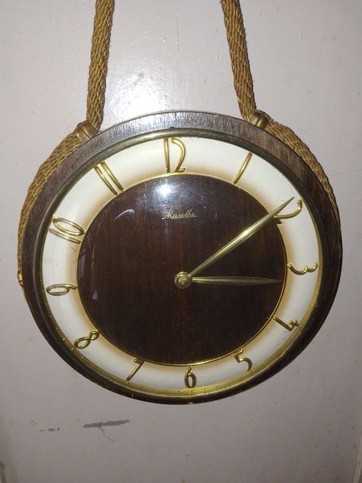 Стар Германски Стенен Механичен Часовник -Маите.-Работи точно.