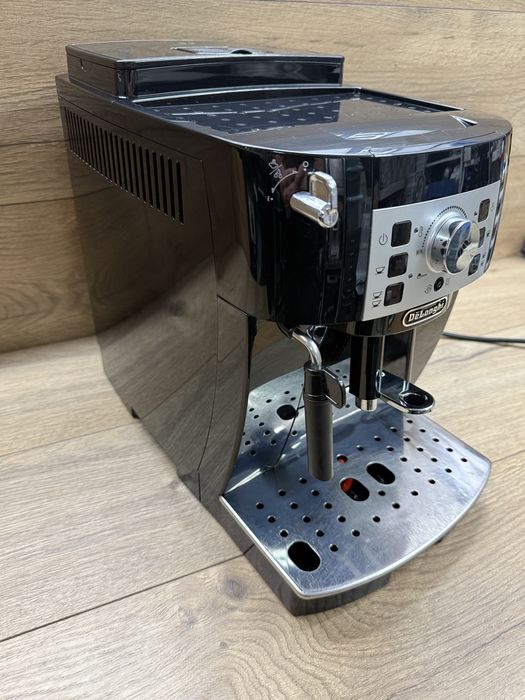 Продавам Кафемашина Delonghi MagnificaS Type:ECAM22.110.B