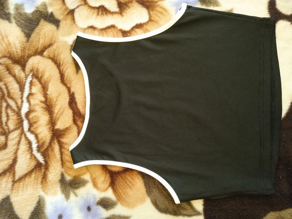 Tricouri fete mărimea S , toate la 60 de lei