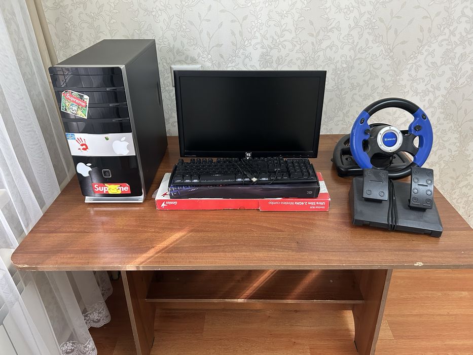 Компьютер с комплектом