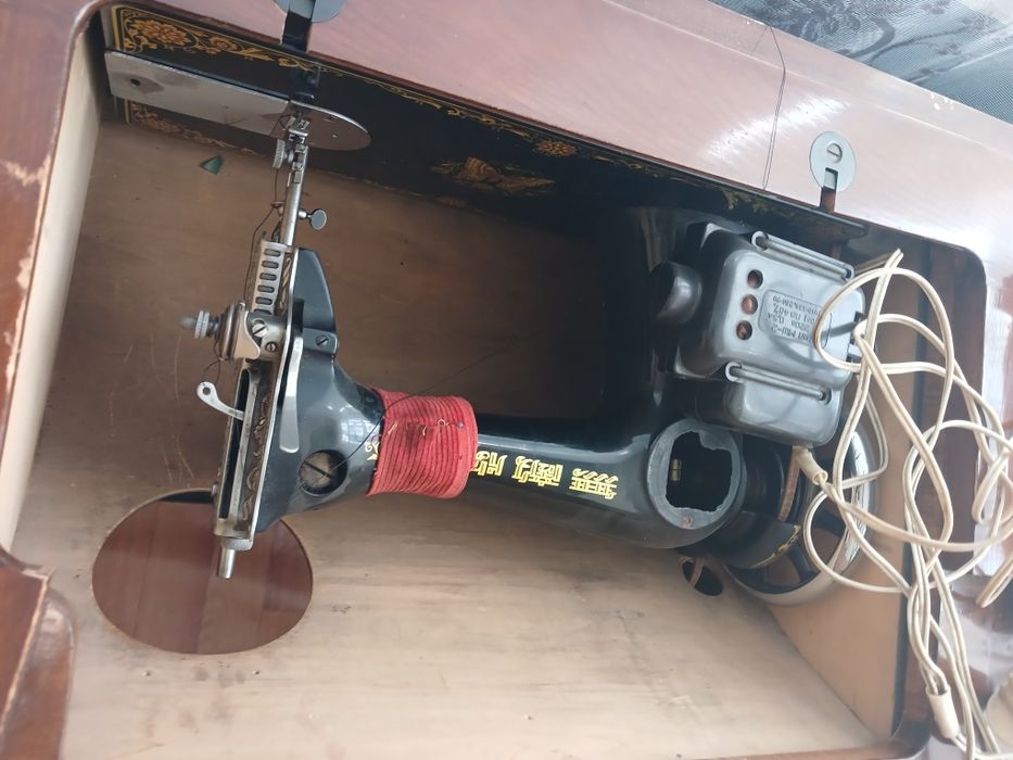 Продаётся  Швейная машинка.