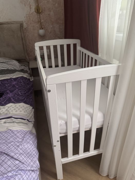 Patut bebe 100x50 cm cu saltea si carusel incluse