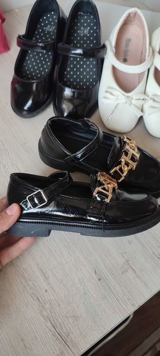 Продается обувь на девочку