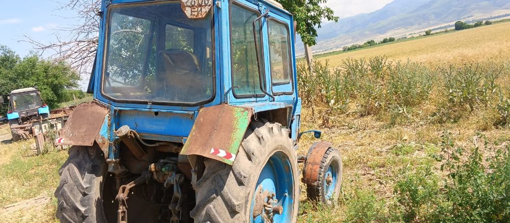 Продаётся трактор МТЗ-80. Большая кабина.