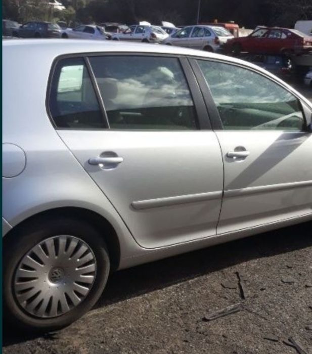 Dezmembrez vw golf 5