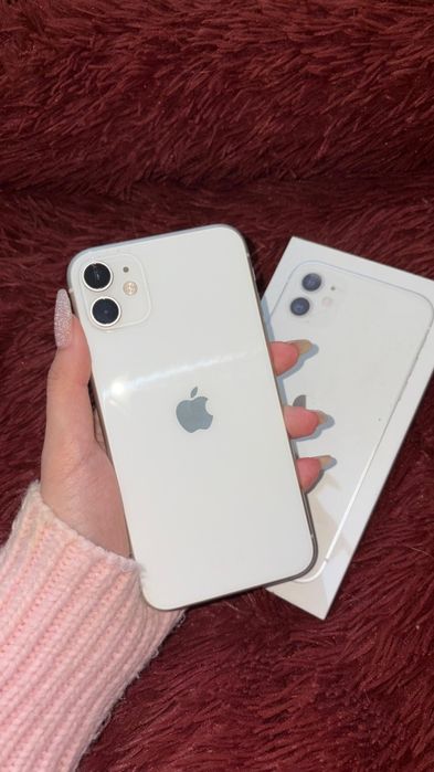 Продам iPhone 11 белый 90000т торг
