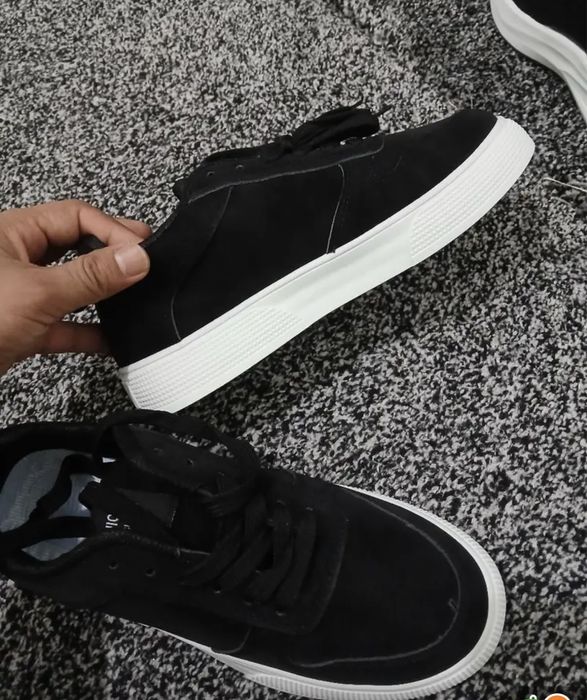 Мъжки обувки черни и бели