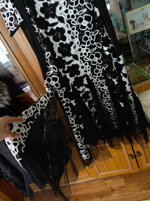 Платья разные,почти новые