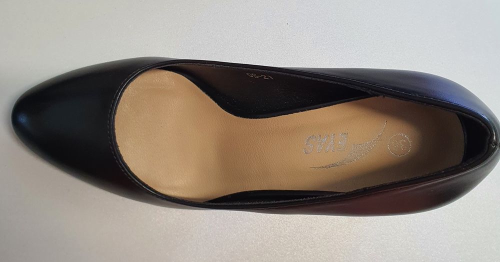 Удобни обувки с ток