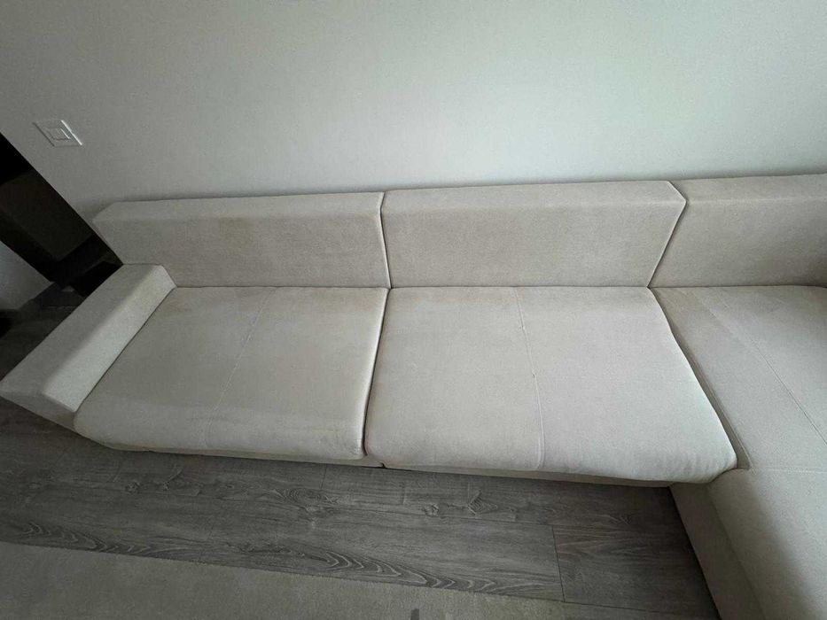 Coltar living pe stanga