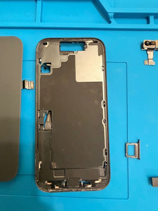 iPhone 17 Black на части цял не се продава