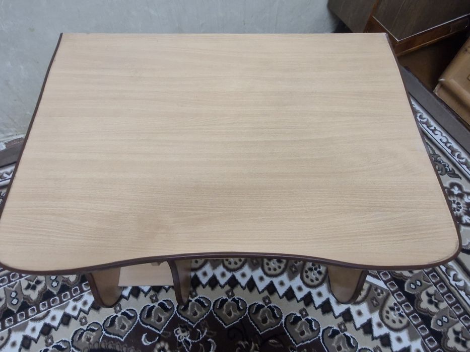 Продаётся компьютерный стол