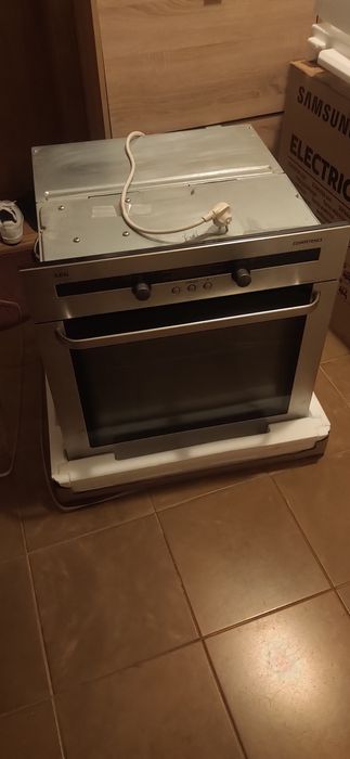 Фурна за вграждане АЕГ