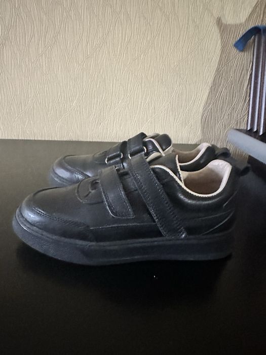 Продам школьные туфли на мальчика