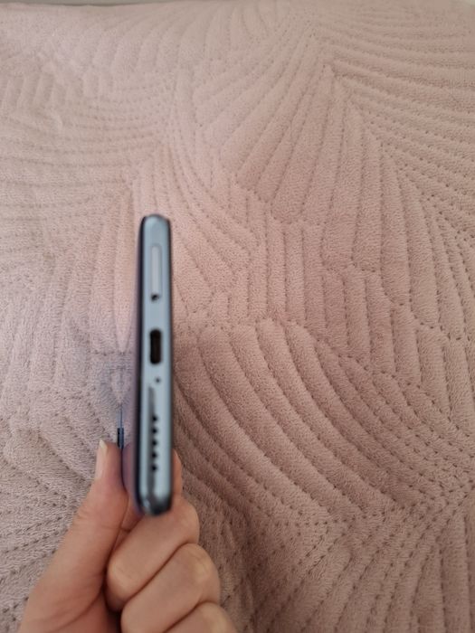 Продам смартфон Pokо ф3