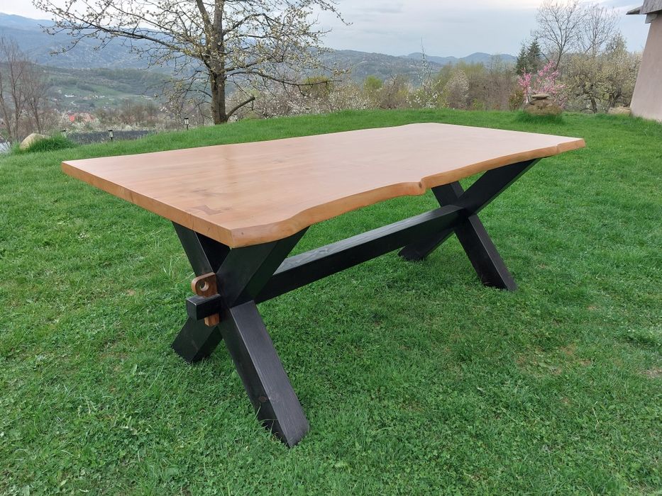 Masă lemn masiv 210×90 cm (blat din lemn de cireș)executata manual