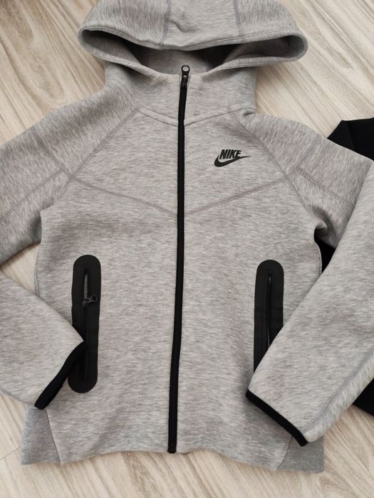 Nike tech горнища за момче