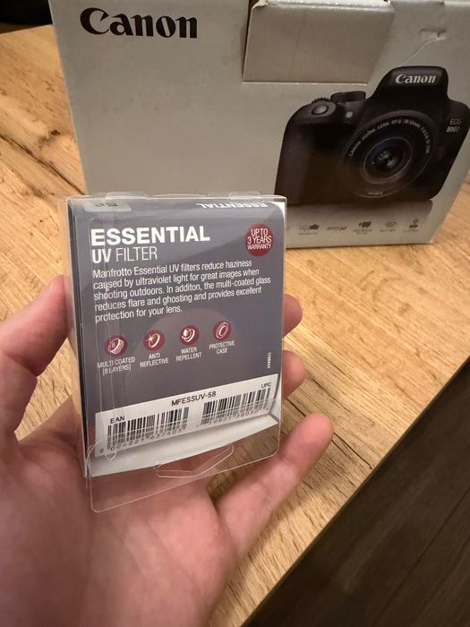 Canon EOS 800D cu obiectiv EFS 18-55mm