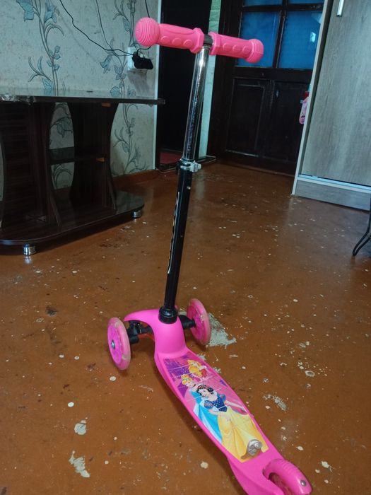 Самокат для девочек 3-5лет