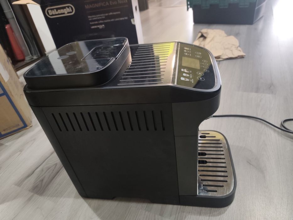 Espressor automat De'Longhi, garanție 2 ani