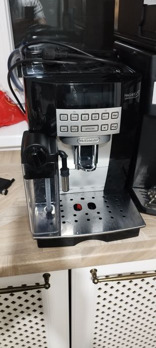 Aparate cafea DeLonghi și Saeco