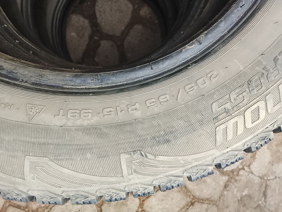 Продам шины зимние шипованные