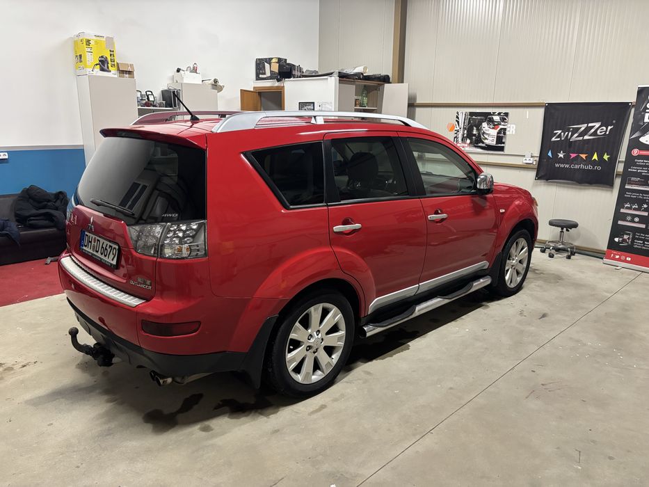 Mitsubishi Outlander 2.0 TDI 140 cp 4x4 recent adus