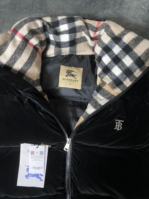 Vând vesta noua de bărbați Burberry