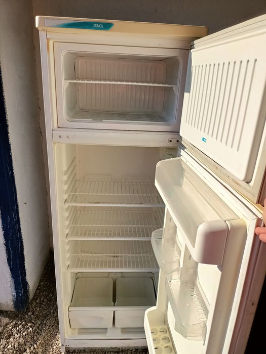 Продам  рабочий холодильник .