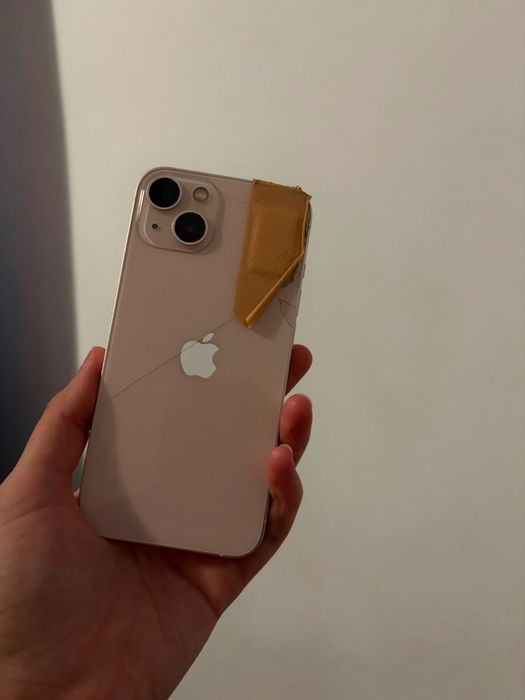 iPhone 13 roz spart se vinde