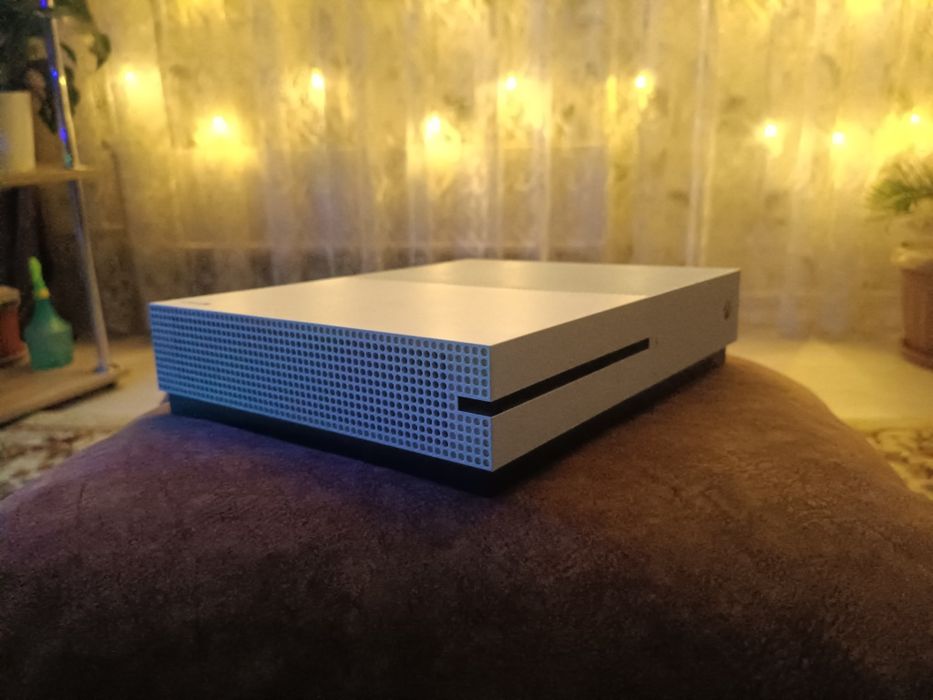 Продам Xbox one s