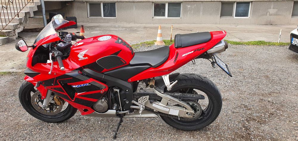 Продавам Honda CBR 600RR - като НОВ !