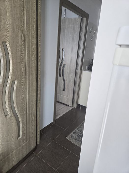 Închiriez apartament