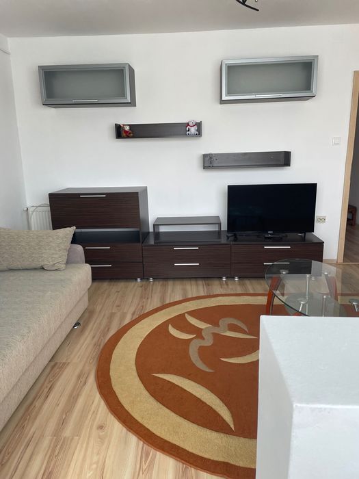 Închiriez apartament
