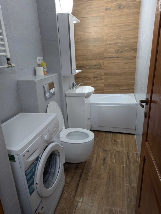 Inchiriez apartament 3 camere Rogerius