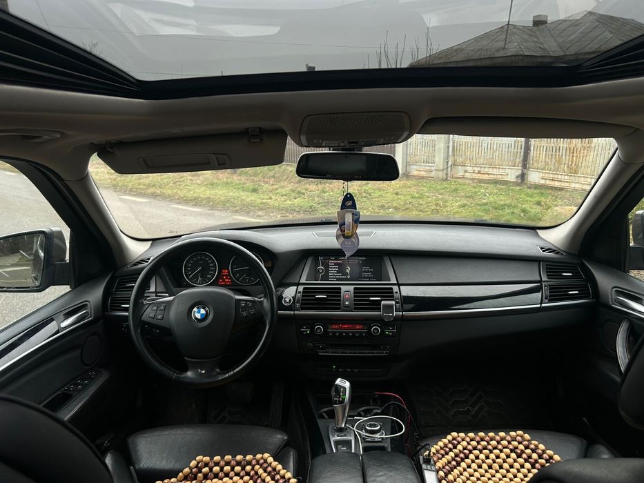 BMW X5 X-DRIVE.   3.0 x- drive