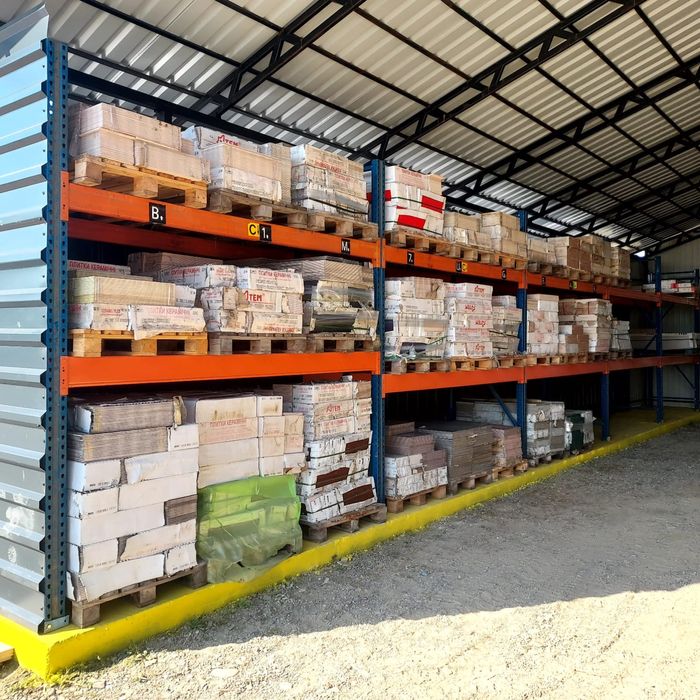 Rafturi metalice reglabile