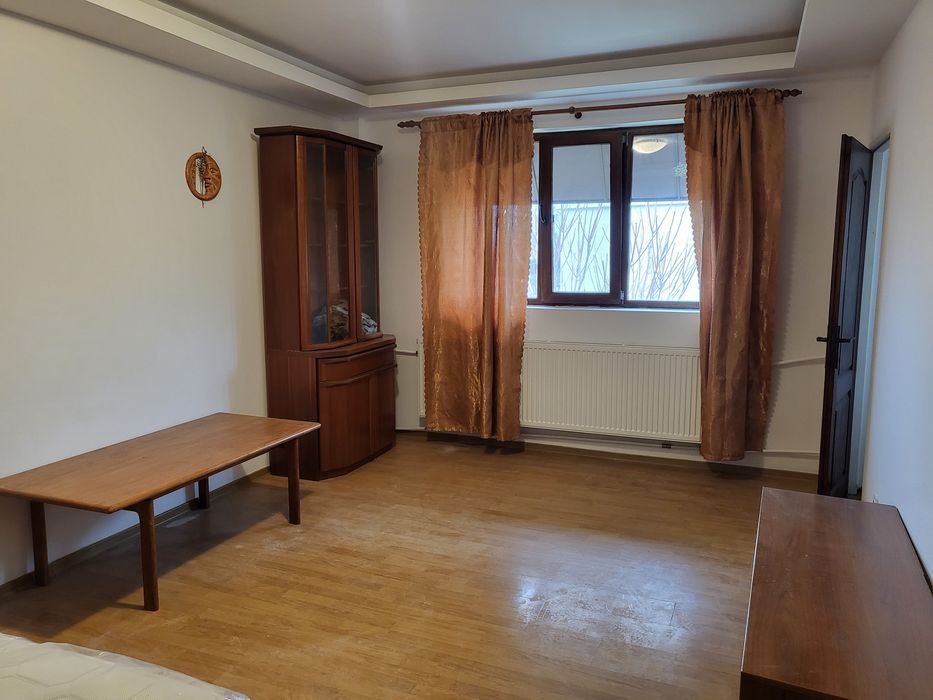 Inchiriez garsonieră