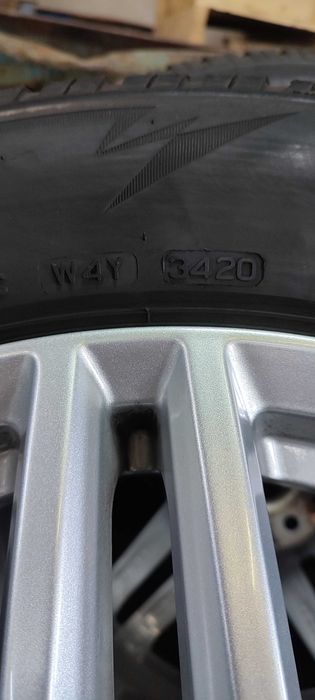 Vând sau schimb Jante r18 cu cauciucuri de iarna vara Bridgestone