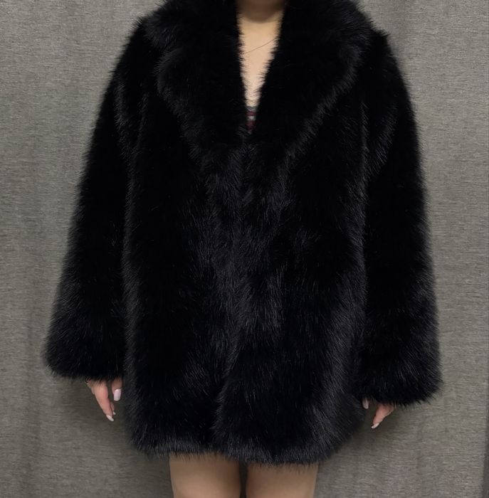 Шубка в идеальном состоянии, черного цвета