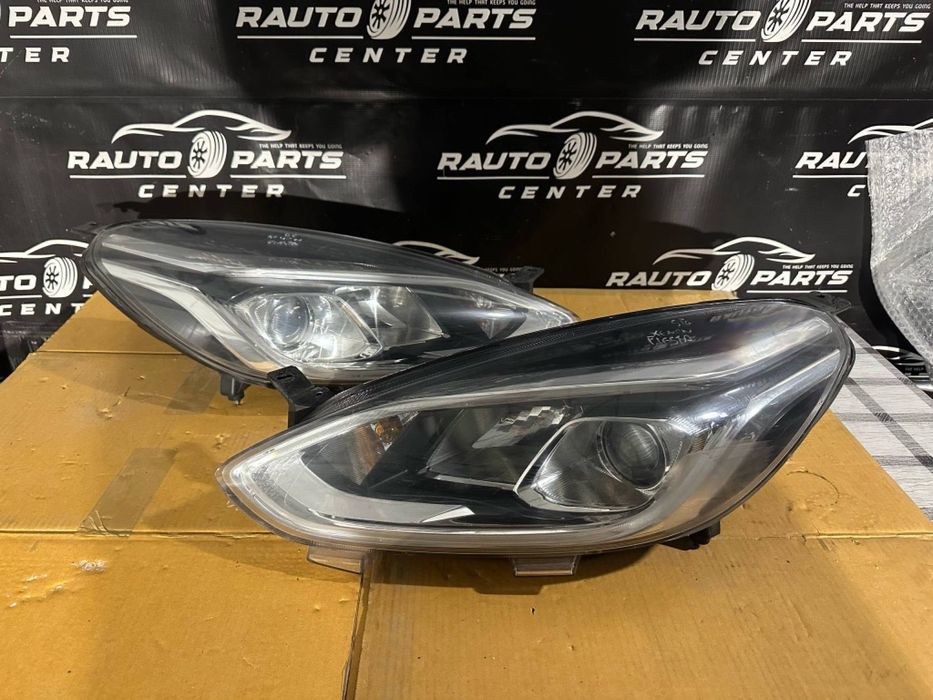 Far stanga / far dreapta Ford Fiesta MK8 LUPA LED